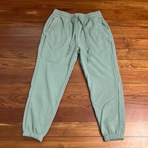 Fabletics comfy sage green jogger sweatpants (L)